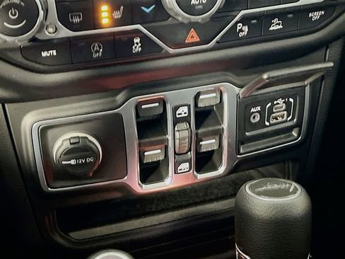 Used 2021 Jeep Gladiator Willys image 21