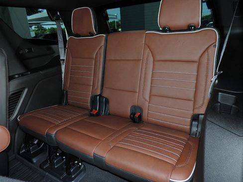 Certified 2024 GMC Yukon Denali Ultimate AWD/4WD image 11