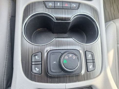 Used 2021 GMC Acadia SLT image 17