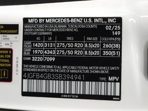 Used 2025 Mercedes-Benz GLE 450e 4MATIC w/ Driver Assistance Package image 37
