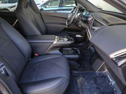 Used 2025 BMW iX xDrive50 AWD/4WD image 13