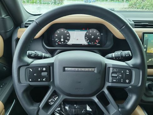 Certified 2025 Land Rover Defender 110 S AWD/4WD image 28