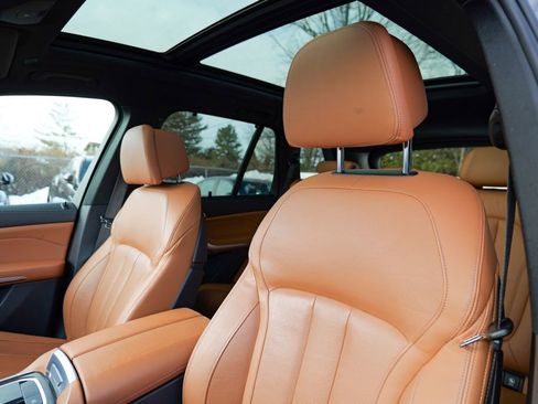 Used 2022 BMW X5 M50i w/ Executive Package image 25