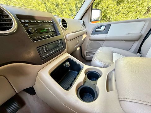 Used 2004 Ford Expedition Eddie Bauer image 50