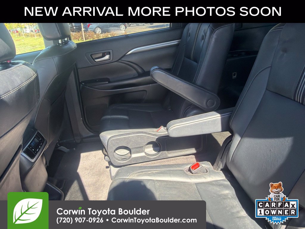 Used 2018 Toyota Highlander SE w/ Carpet Mat Package (TMS) AWD/4WD image 11