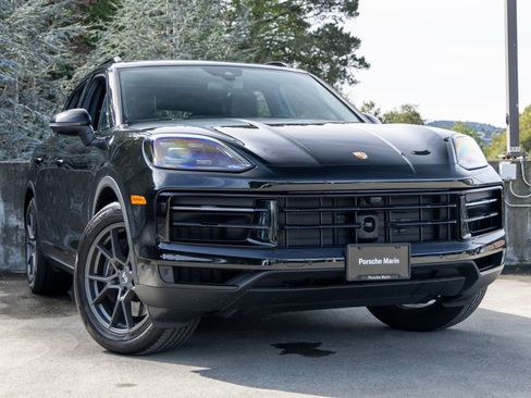 Certified 2025 Porsche Cayenne image 9