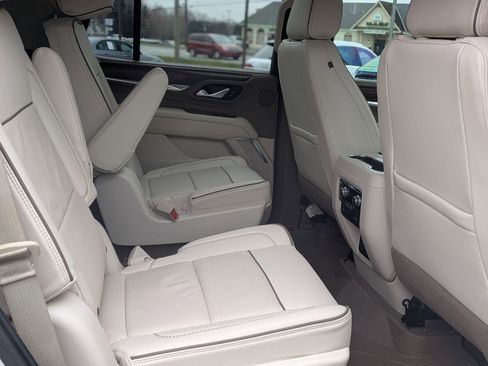 Used 2021 GMC Yukon Denali w/ Denali Premium Package image 38