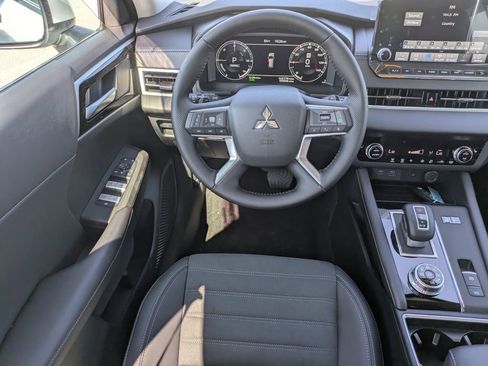 New 2025 Mitsubishi Outlander SE AWD/4WD image 16