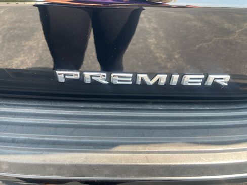 Used 2021 Chevrolet Suburban Premier AWD/4WD image 31