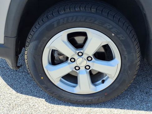 Used 2019 Jeep Compass Latitude AWD/4WD image 19