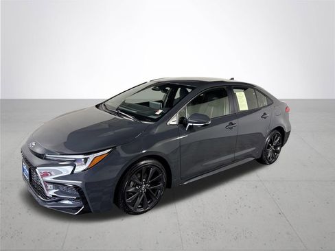 Used 2026 Toyota Corolla SE w/ SE Package image 2