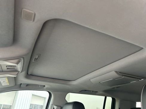 Used 2017 Chevrolet Suburban Premier image 30