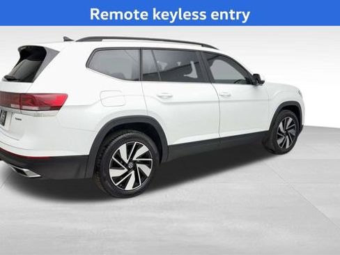 Certified 2025 Volkswagen Atlas SE image 2