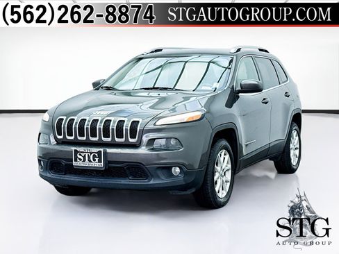 Used 2017 Jeep Cherokee Latitude image 1