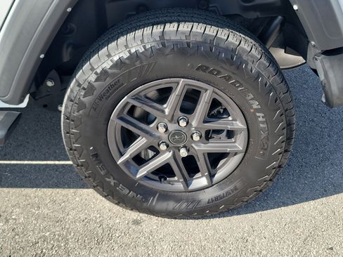 Used 2024 Jeep Wrangler Unlimited Sport AWD/4WD image 30