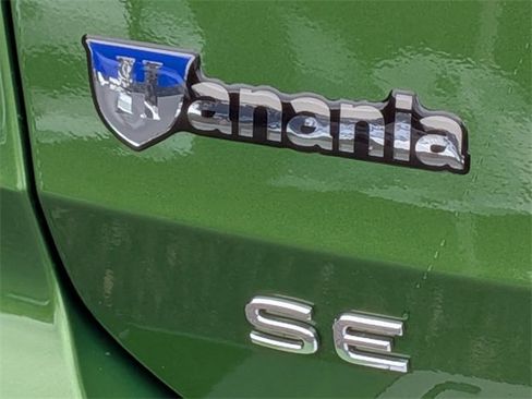 New 2026 Volkswagen Taos SE image 12