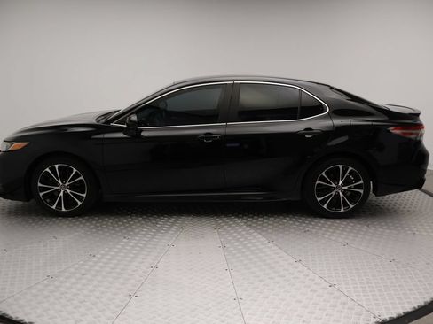 Certified 2018 Toyota Camry SE FWD image 12