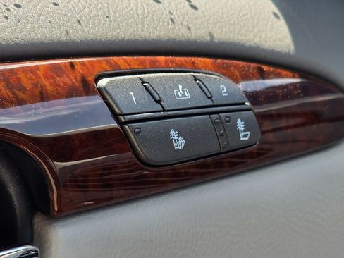 Used 2010 Buick Lucerne CXL FWD image 18