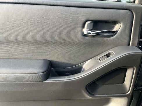 Certified 2023 Nissan Frontier SV w/ SV Convenience Package image 12