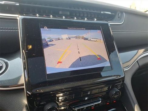 Used 2023 Jeep Grand Cherokee Altitude image 20