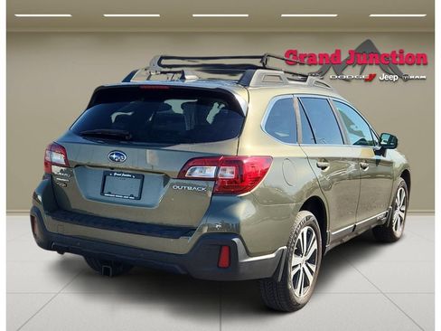 Used 2018 Subaru Outback 2.5i Limited AWD/4WD image 3