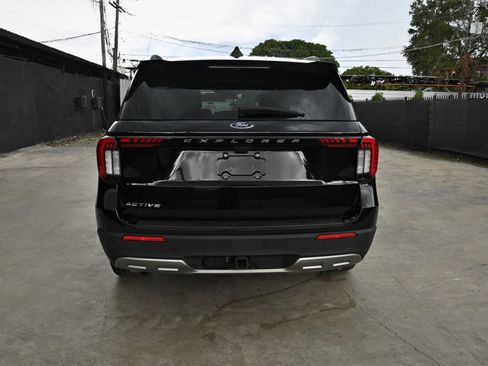 Used 2025 Ford Explorer Active w/ Active Comfort Package RWD image 4