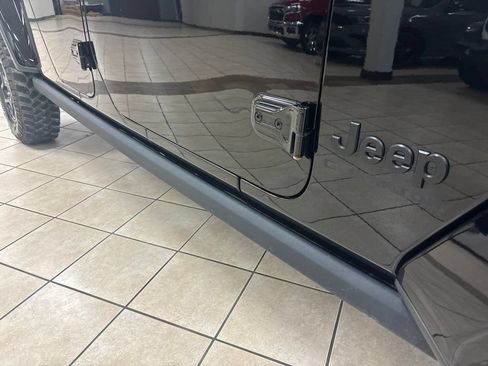 Used 2021 Jeep Gladiator Sport AWD/4WD image 34