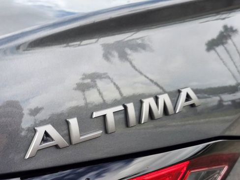 Used 2025 Nissan Altima 2.5 SV FWD image 14
