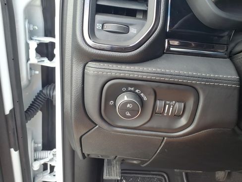 New 2026 RAM 3500 Laramie AWD/4WD image 17