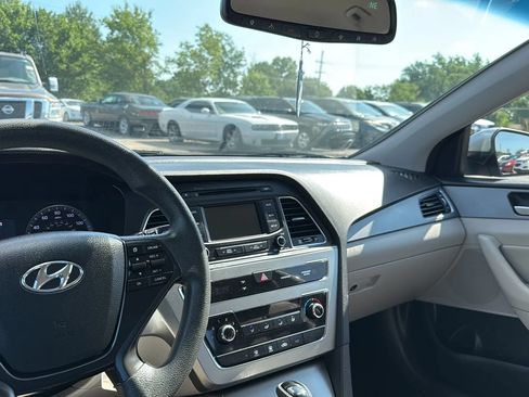 Used 2015 Hyundai Sonata SE w/ Option Group 09 FWD image 7