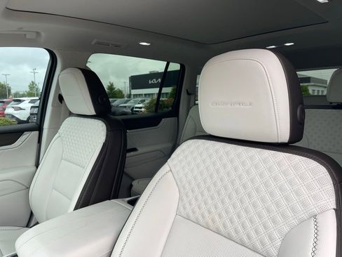 Used 2024 GMC Acadia Denali FWD image 22