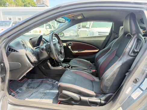 Used 2015 Honda CR-Z EX image 9