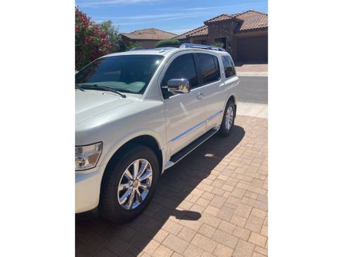 Used 2010 INFINITI QX56 4WD image 1