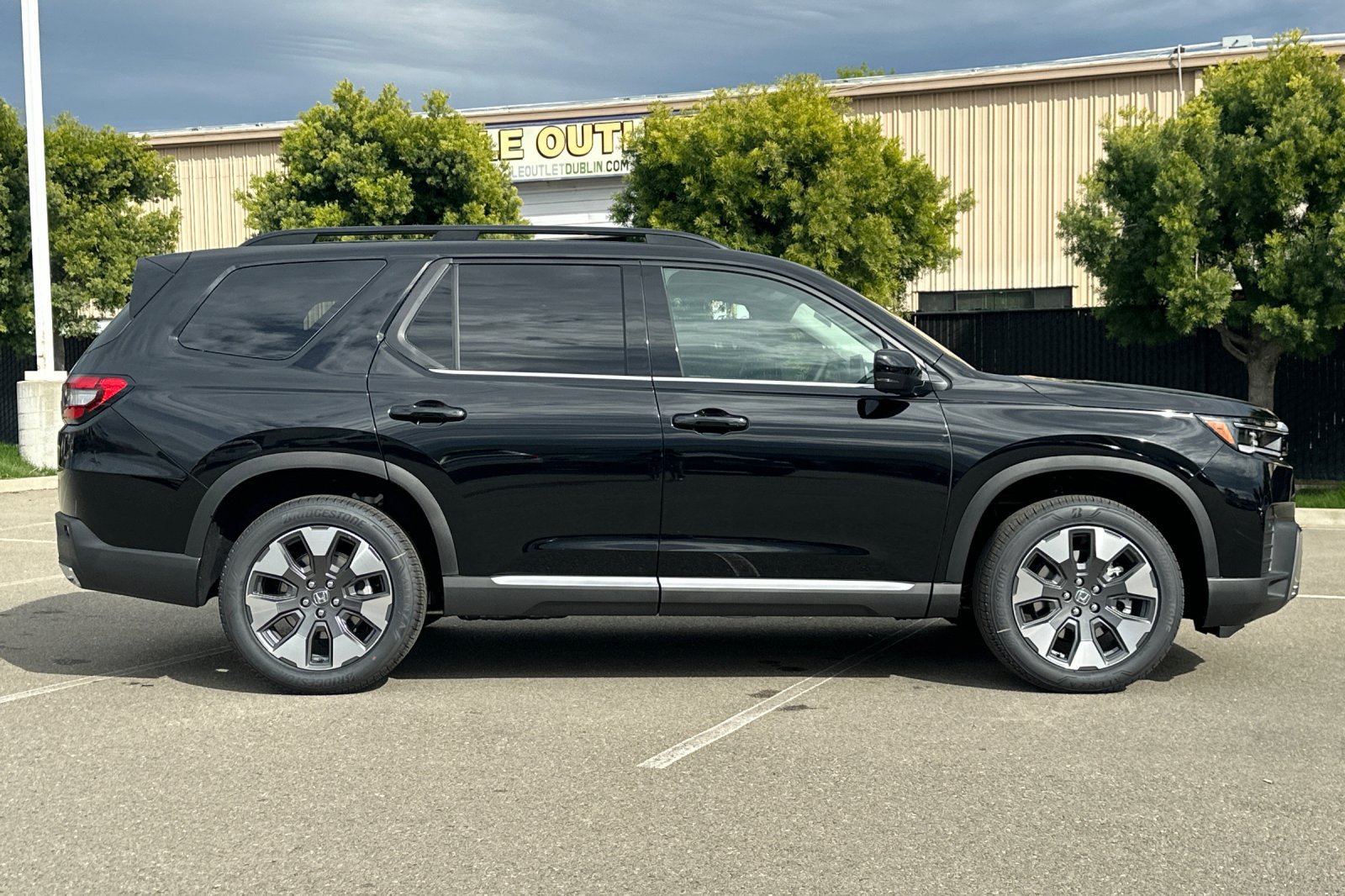 New 2026 Honda Pilot Touring image 3