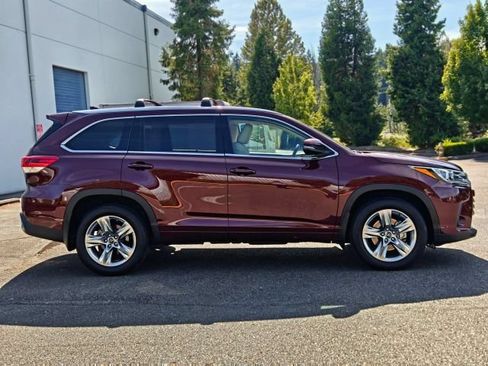 Used 2017 Toyota Highlander Limited AWD/4WD image 9