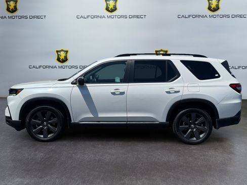 Used 2023 Honda Pilot Sport image 2