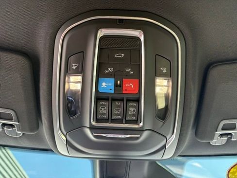 Used 2025 Jeep Grand Cherokee Limited w/ Luxury Tech Group II AWD/4WD image 27