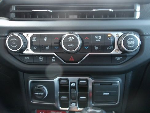 New 2025 Jeep Wrangler Unlimited Rubicon image 15