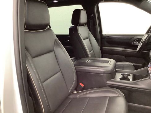 Used 2023 GMC Yukon XL SLT image 36