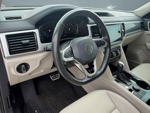 Used 2022 Volkswagen Atlas SEL R-Line image 4