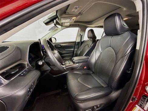 Used 2023 Toyota Highlander Limited image 5