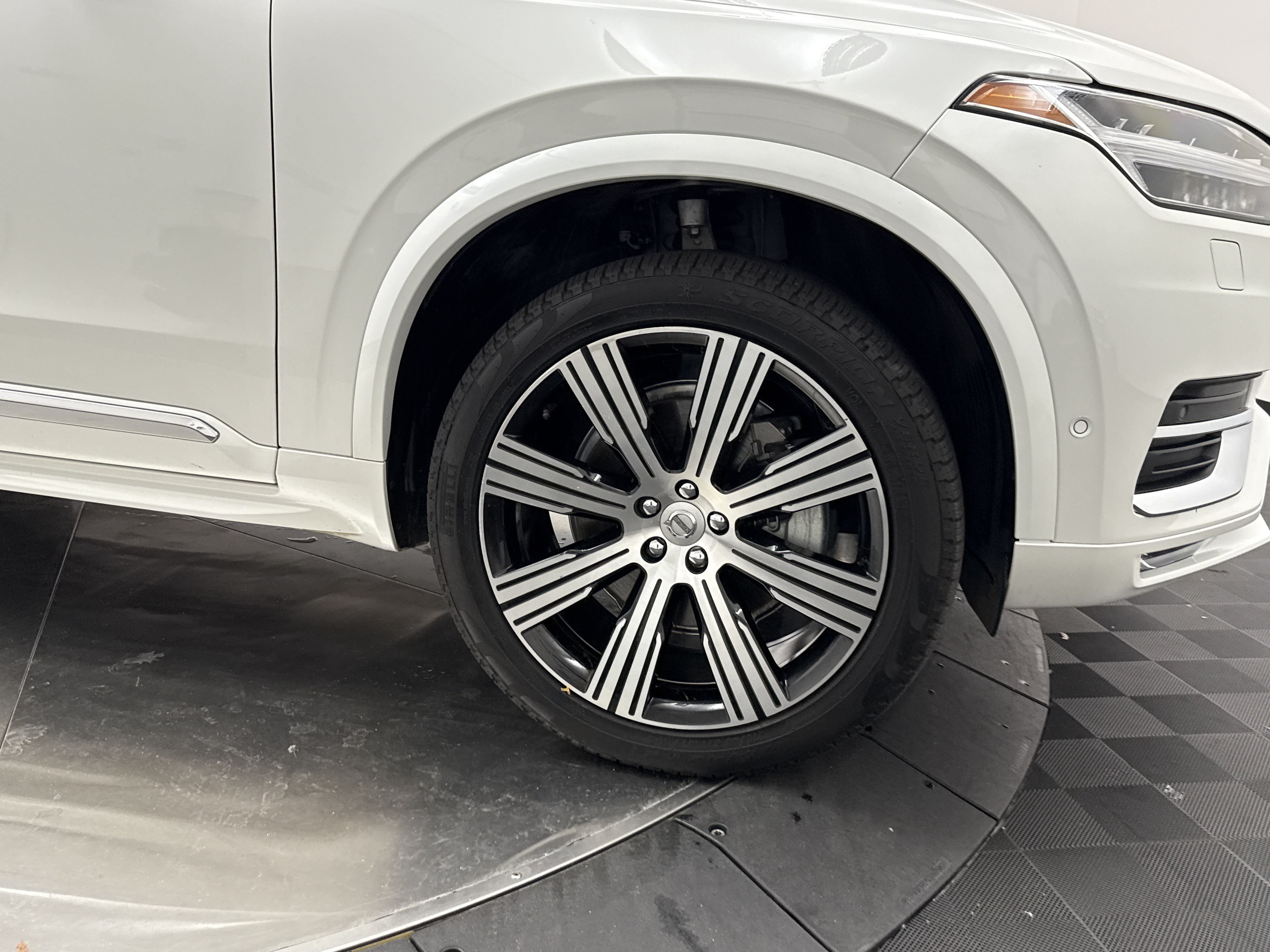 Certified 2024 Volvo XC90 B6 Ultimate w/ Protection Package Premier AWD/4WD image 9