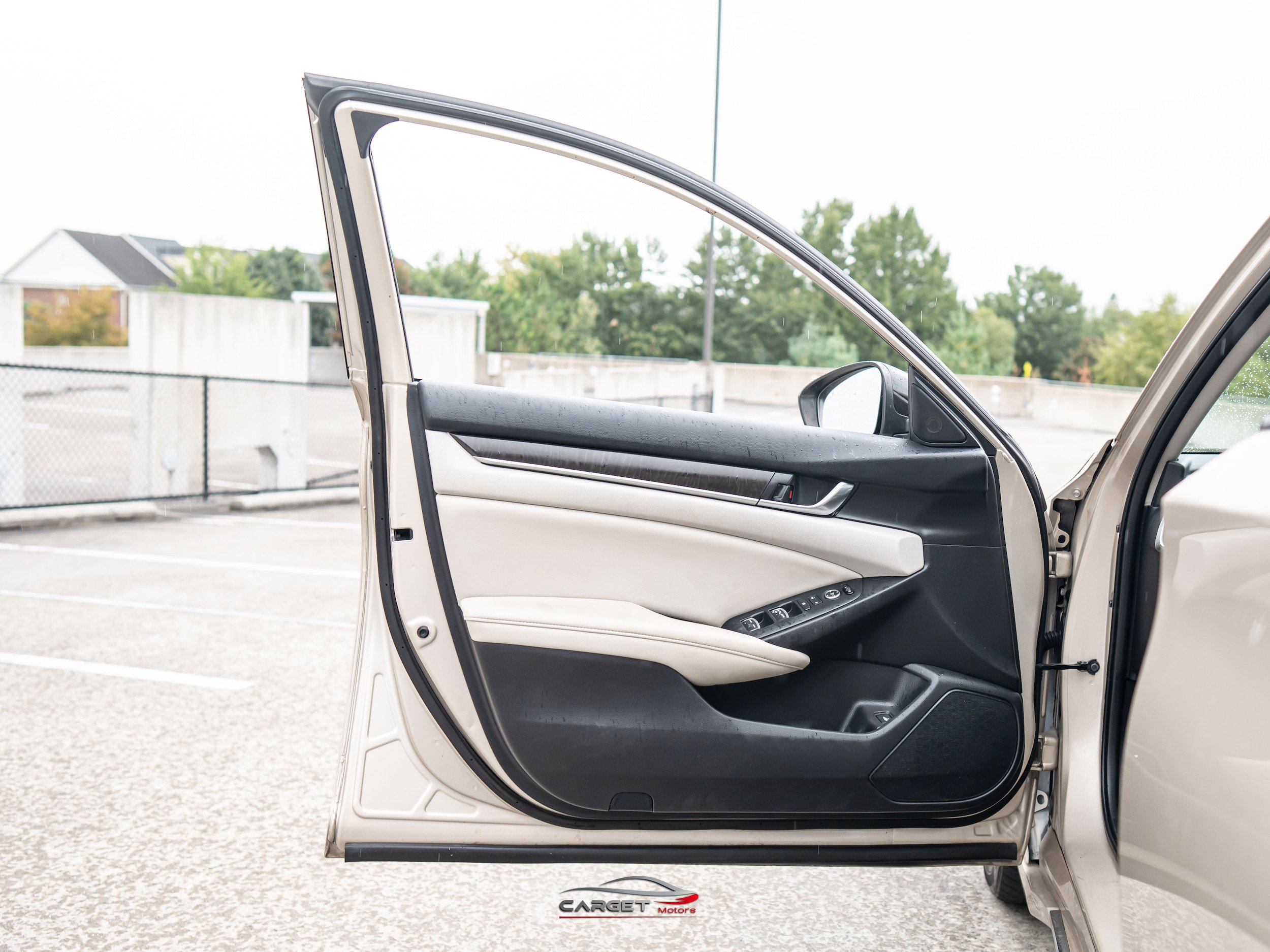 Used 2020 Honda Accord EX image 32