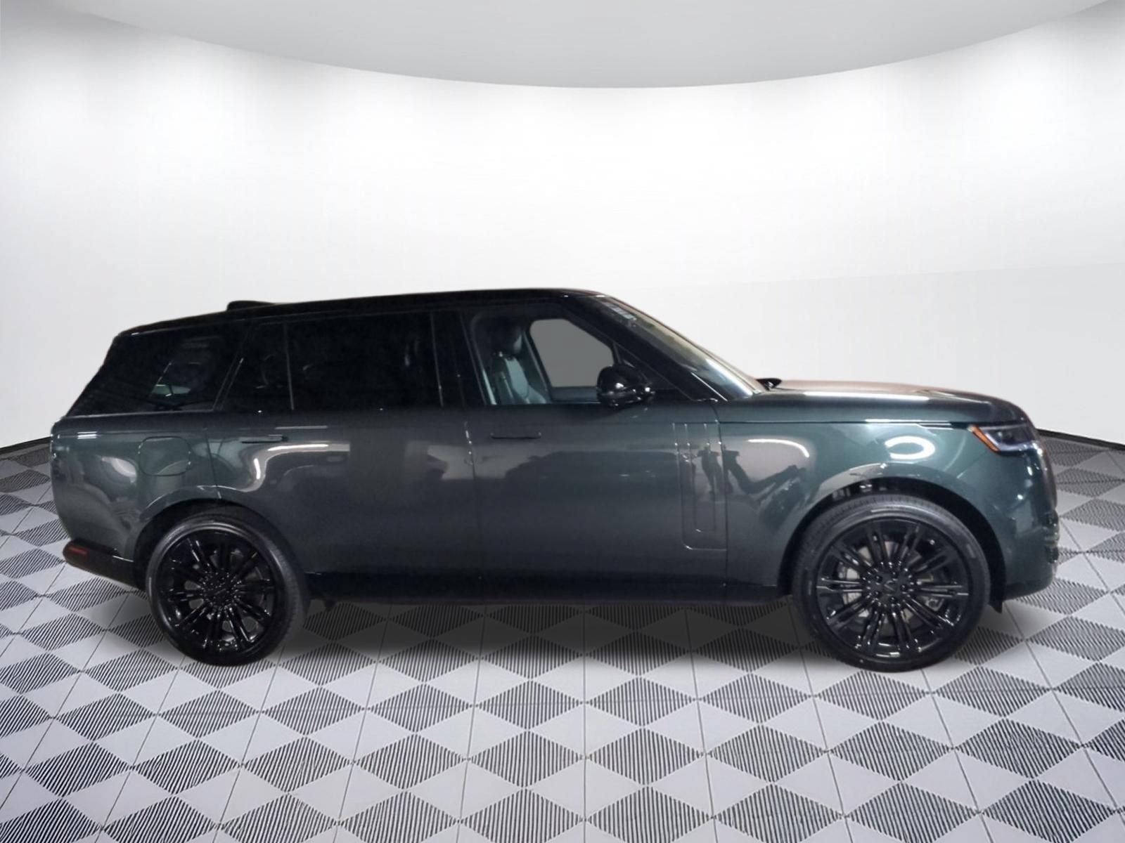 New 2026 Land Rover Range Rover Long Wheelbase SE AWD/4WD image 6