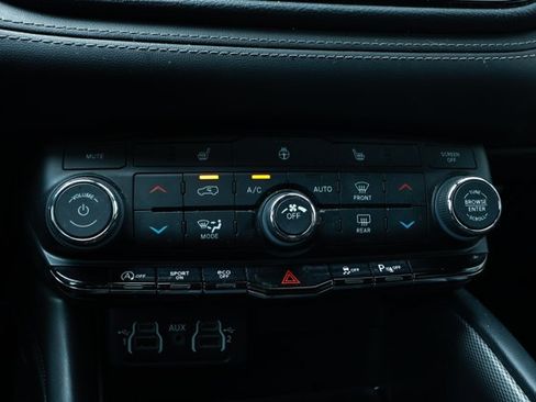 Used 2022 Dodge Durango GT w/ Blacktop Package AWD/4WD image 18