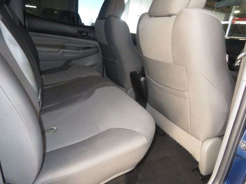 Used 2015 Toyota Tacoma PreRunner w/ TRD Off-Road Package image 32