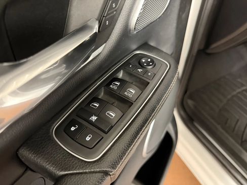Used 2019 RAM 1500 Laramie AWD/4WD image 19