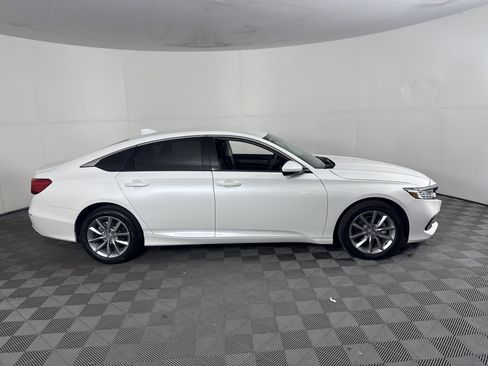 Used 2022 Honda Accord LX image 3