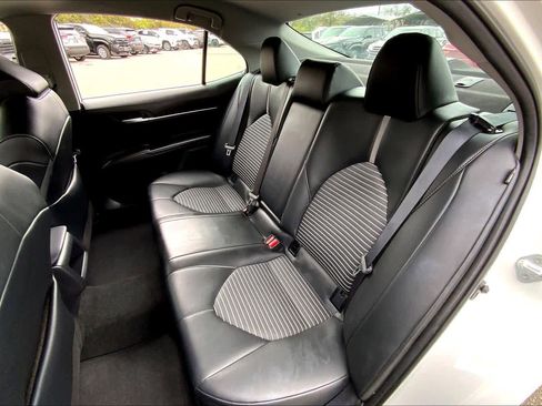 Used 2024 Toyota Camry SE image 19