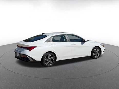 Used 2025 Hyundai Elantra Limited image 14